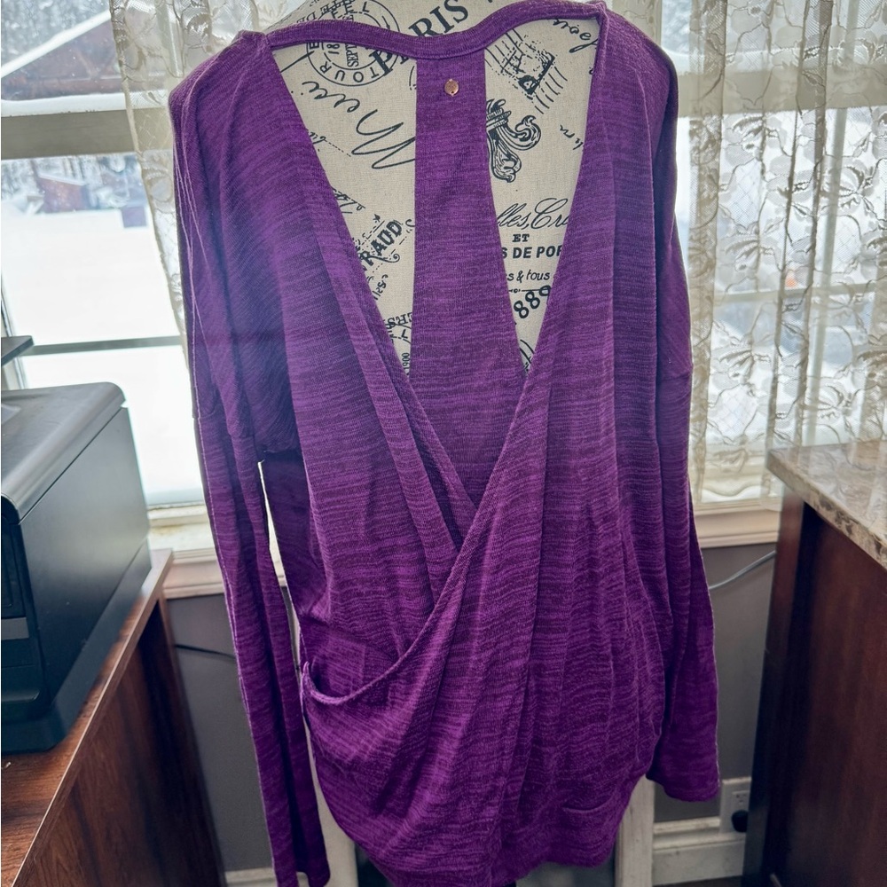 Purple Long Sleeve Sweatshirt with Relaxed Fit and Soft Texture